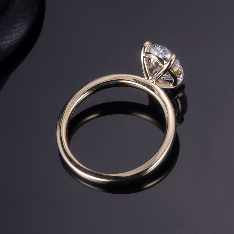 Eco-664: Elipse dorada – Anillo solitario con diamante ovalado cultivado en laboratorio en oro amarillo de 18 quilates