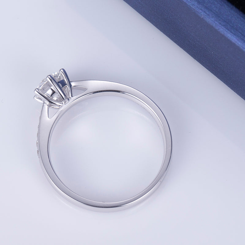 Eco-669: Radiant Axis – Anillo solitario con pavé de diamantes cultivados en laboratorio en oro blanco de 18 quilates