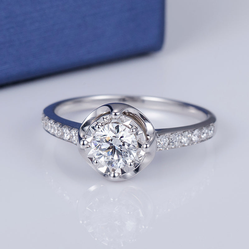 Eco-671: ペタルラディアンス – ラボグロウンクッションハローリング（18Kホワイトゴールド）