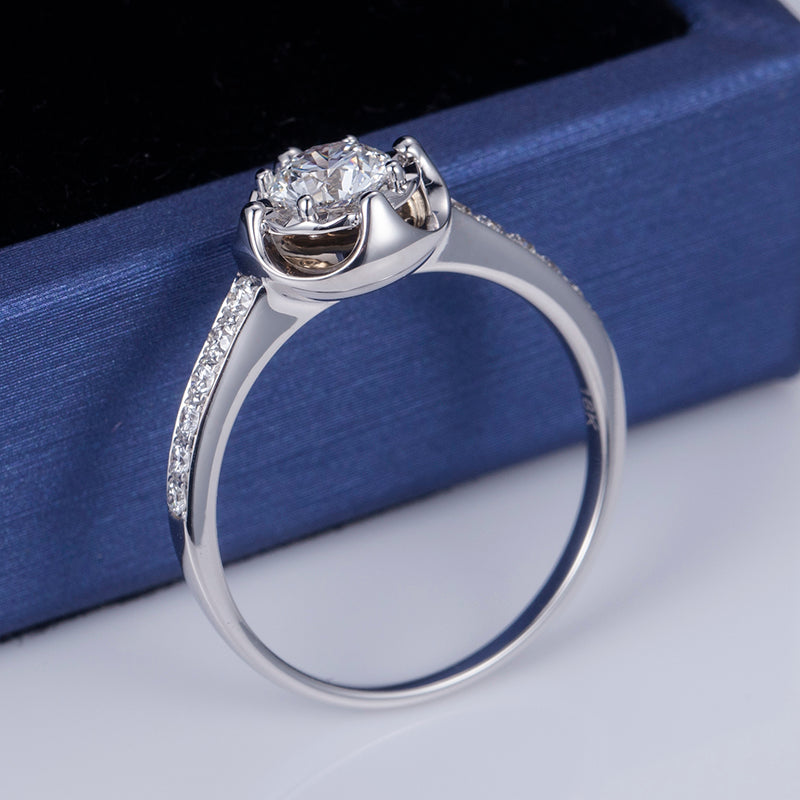 Eco-671: ペタルラディアンス – ラボグロウンクッションハローリング（18Kホワイトゴールド）