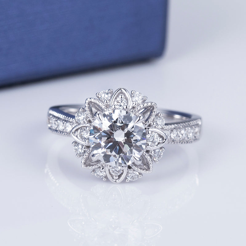 Eco-672: 咲き誇る光 – ラボグロウンダイヤモンド ペタルハローリング 18Kホワイトゴールド