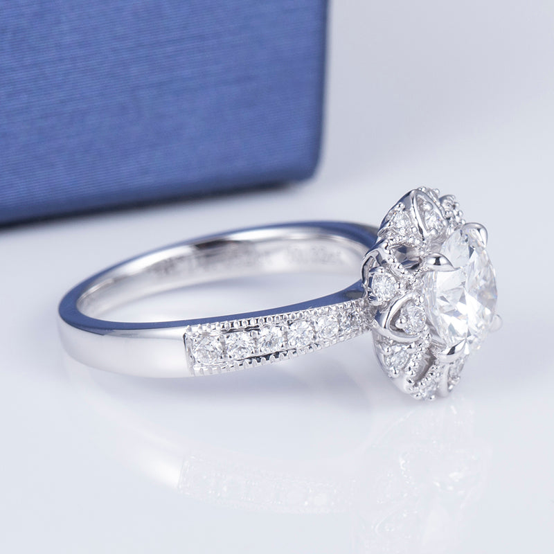 Eco-672: 咲き誇る光 – ラボグロウンダイヤモンド ペタルハローリング 18Kホワイトゴールド