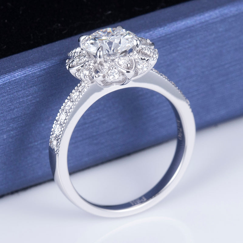 Eco-672: 咲き誇る光 – ラボグロウンダイヤモンド ペタルハローリング 18Kホワイトゴールド