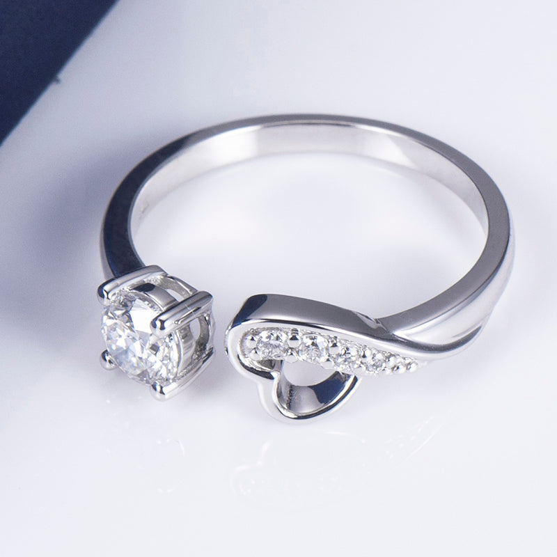 Eco-690: ハートラインオービット – 18Kホワイトゴールド製ラボグロウンダイヤモンドバイパスリング