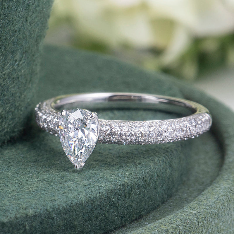 Eco-727: ティアドロップライト – ラボグロウンペアシェイプダイヤモンドパヴェリング（18Kホワイトゴールド）