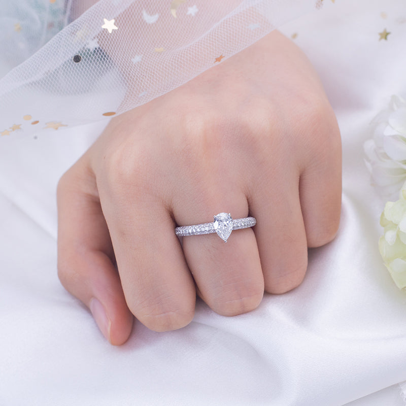 Eco-727: ティアドロップライト – ラボグロウンペアシェイプダイヤモンドパヴェリング（18Kホワイトゴールド）