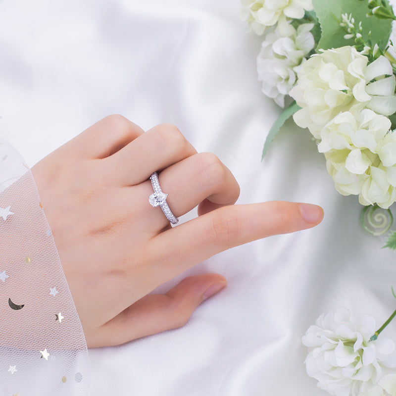 Eco-727: ティアドロップライト – ラボグロウンペアシェイプダイヤモンドパヴェリング（18Kホワイトゴールド）