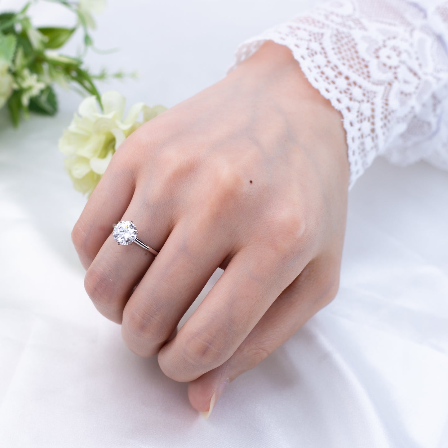 Eco-739: Corona de Claridad – Anillo solitario de diamantes cultivados en laboratorio en oro blanco de 18 quilates