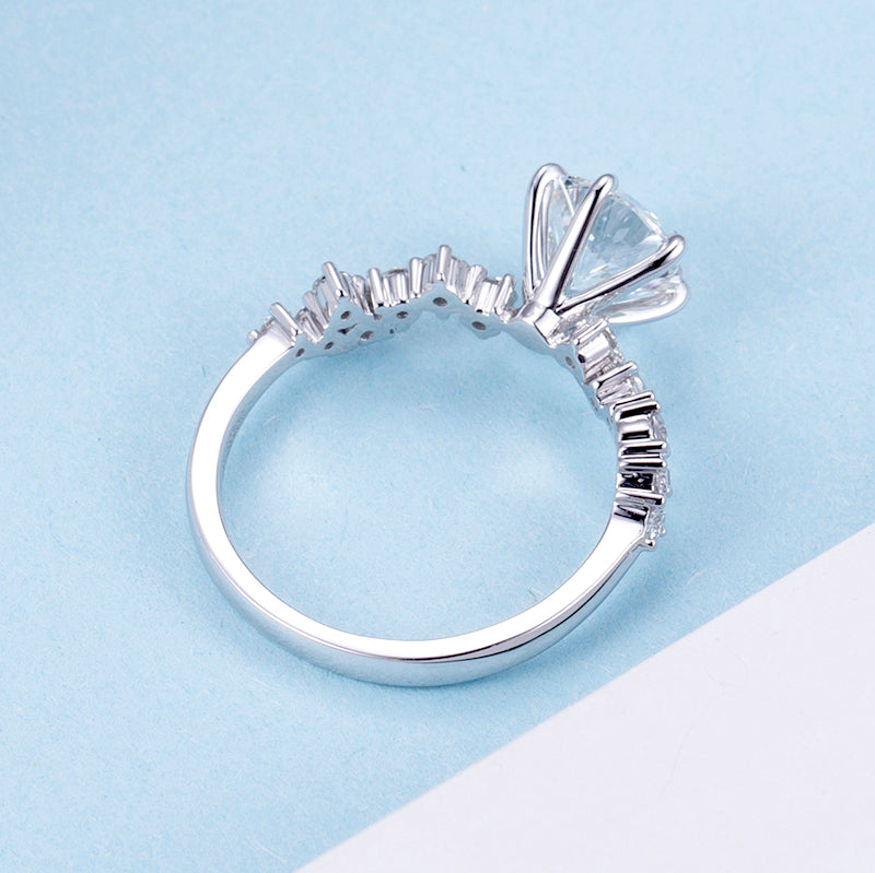 Eco-743: Aje atemporal – Anillo de diamantes redondos y baguette cultivados en laboratorio en oro blanco de 18 quilates