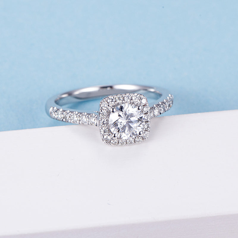 Eco-748: Halo de Gracia – Anillo de diamantes con halo de cojín cultivado en laboratorio en oro blanco de 18 quilates