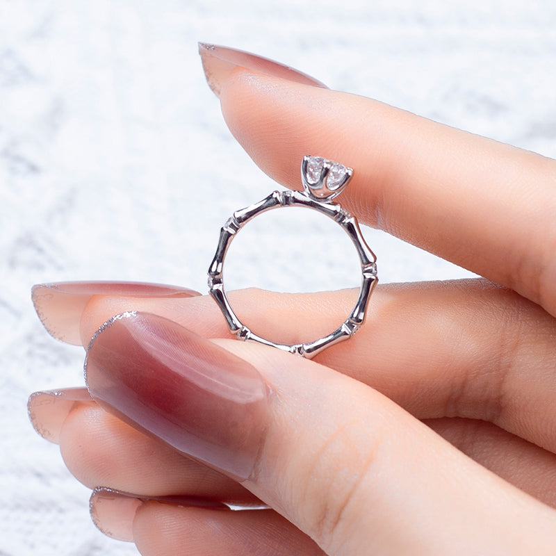 Eco-760: Whispering Grove – Anillo solitario de bambú con diamantes cultivados en laboratorio en oro blanco de 18 quilates