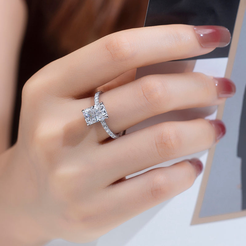 Eco-776: Abrazo Radiante – Anillo con halo de diamantes cultivados en laboratorio en oro blanco de 18 quilates