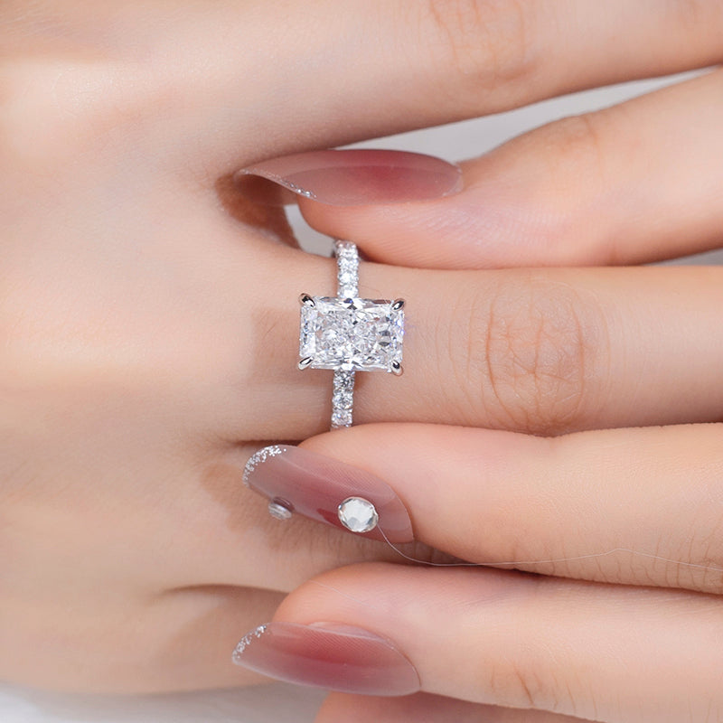 Eco-776: Abrazo Radiante – Anillo con halo de diamantes cultivados en laboratorio en oro blanco de 18 quilates