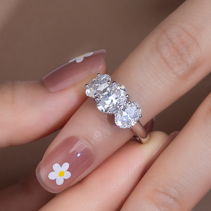 Eco-785: Trilight Promise – Anillo de tres piedras con diamantes ovalados cultivados en laboratorio en oro blanco de 18 quilates