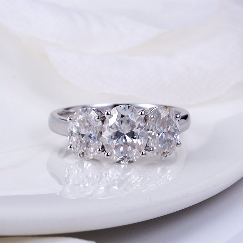 Eco-785: Trilight Promise – Anillo de tres piedras con diamantes ovalados cultivados en laboratorio en oro blanco de 18 quilates
