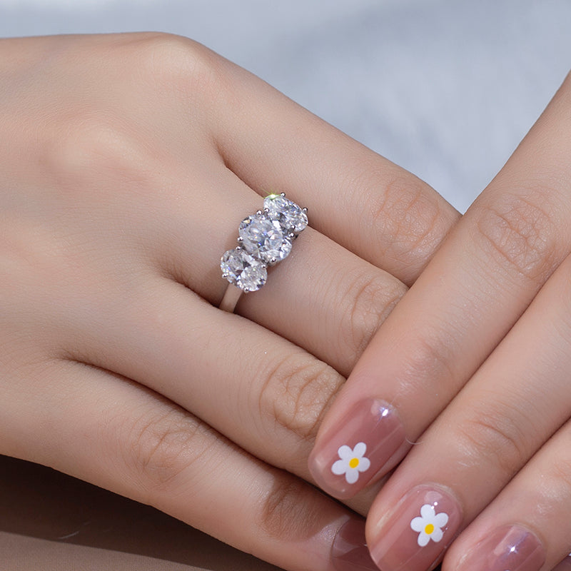 Eco-785: Trilight Promise – Anillo de tres piedras con diamantes ovalados cultivados en laboratorio en oro blanco de 18 quilates