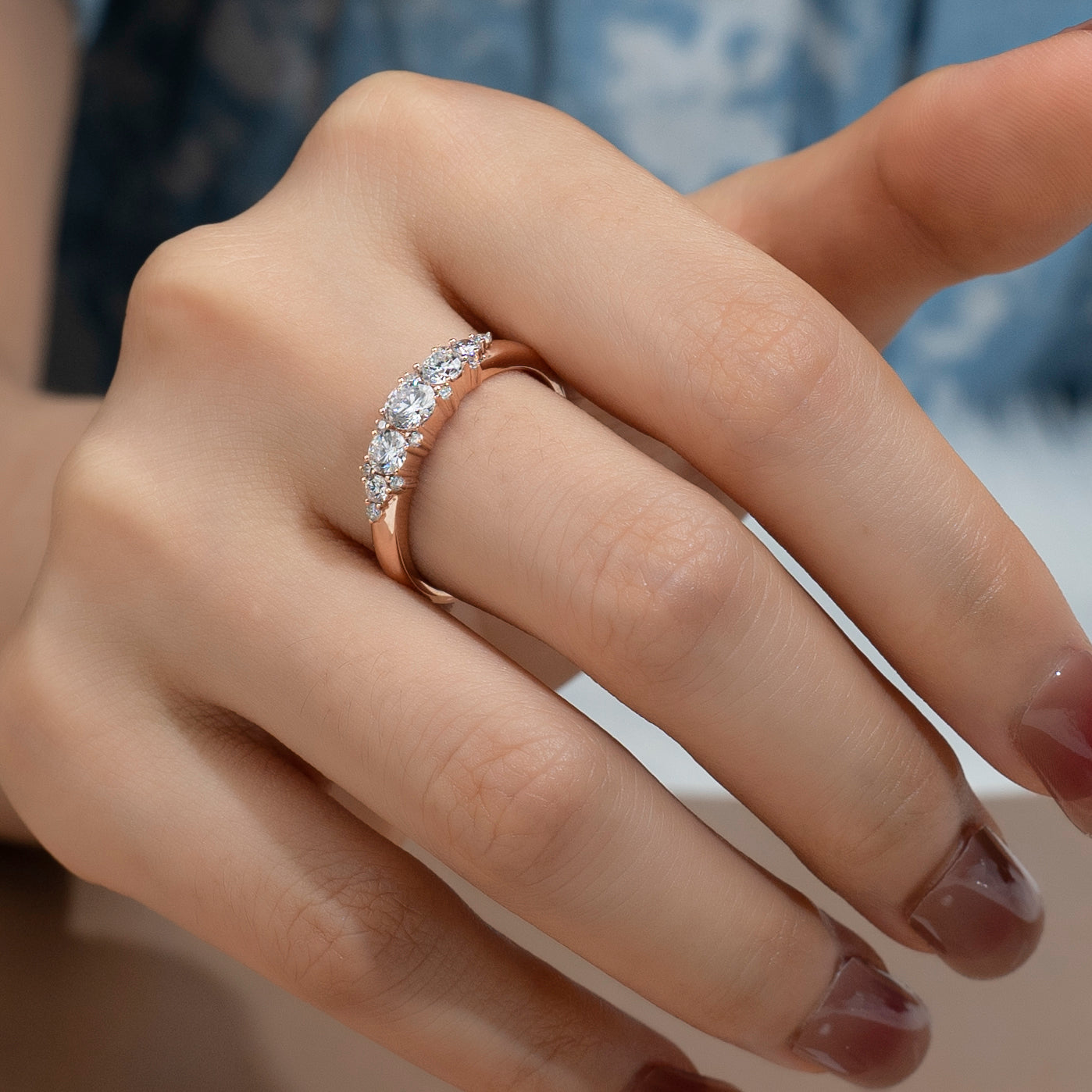 Eco-800: エンバーカスケード – 18Kローズゴールド製ラボグロウンダイヤモンドグラデーションバンド