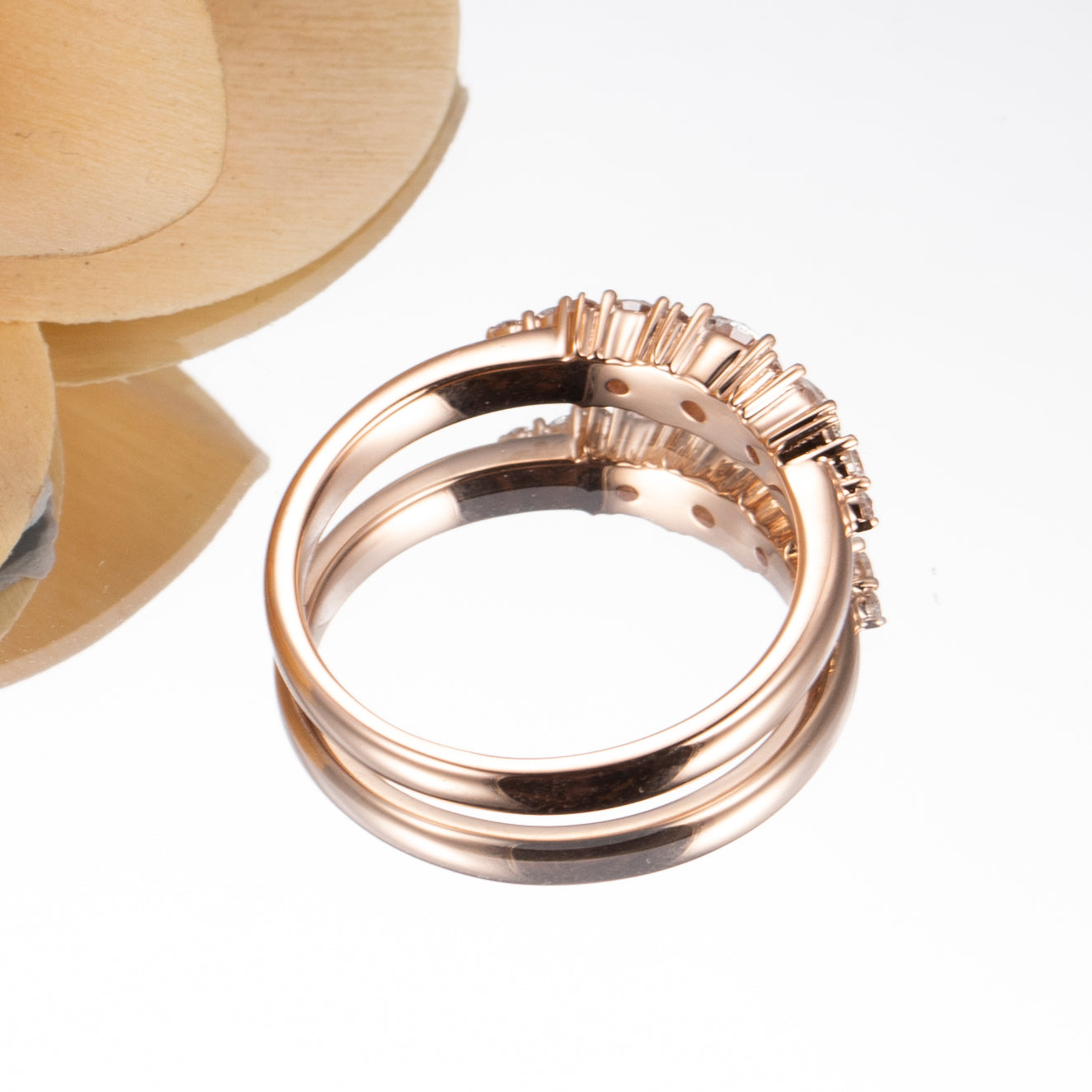 Eco-800: エンバーカスケード – 18Kローズゴールド製ラボグロウンダイヤモンドグラデーションバンド