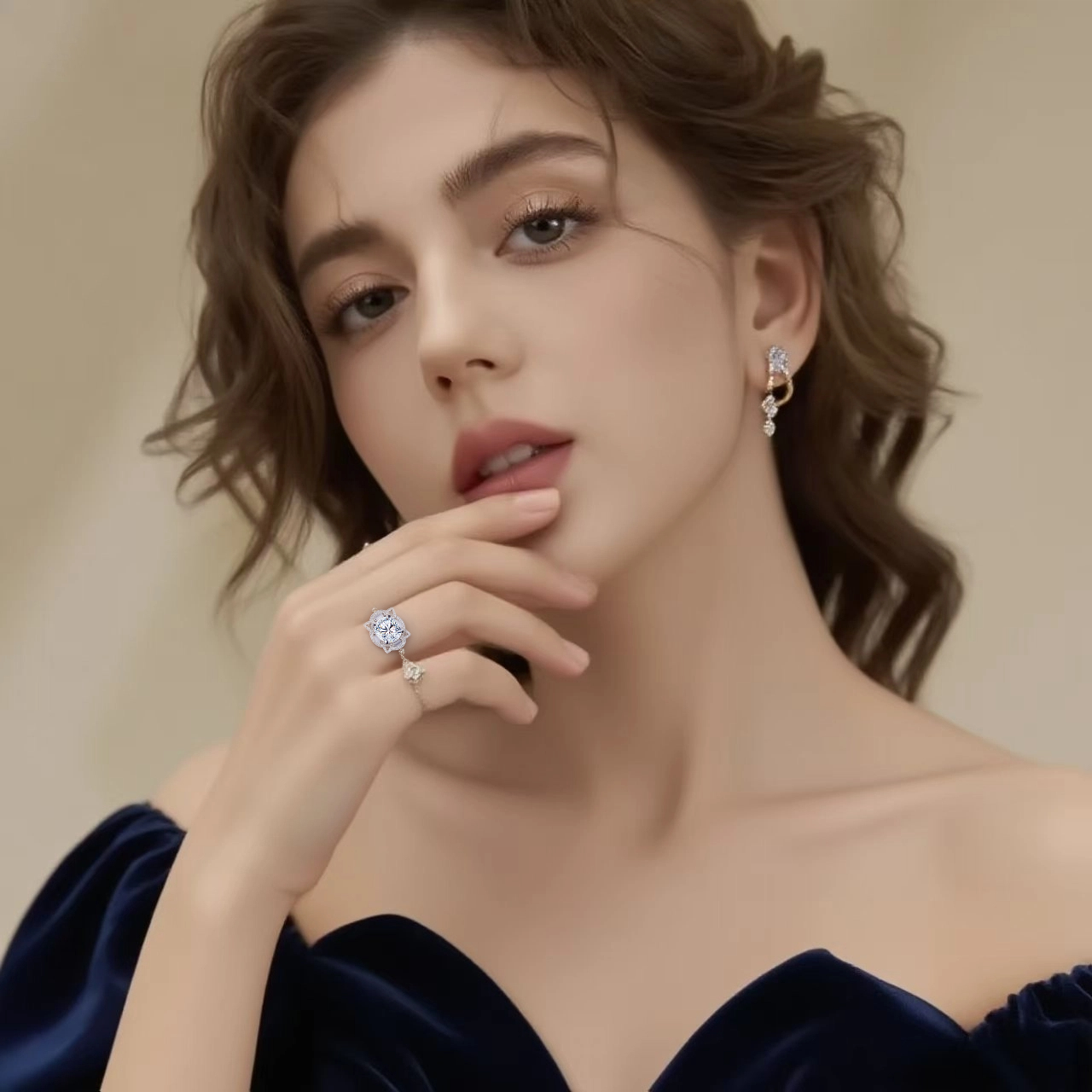 Eco-616: Celestial Bloom – Anillo con halo de diamantes cultivados en laboratorio en oro blanco de 18 quilates 